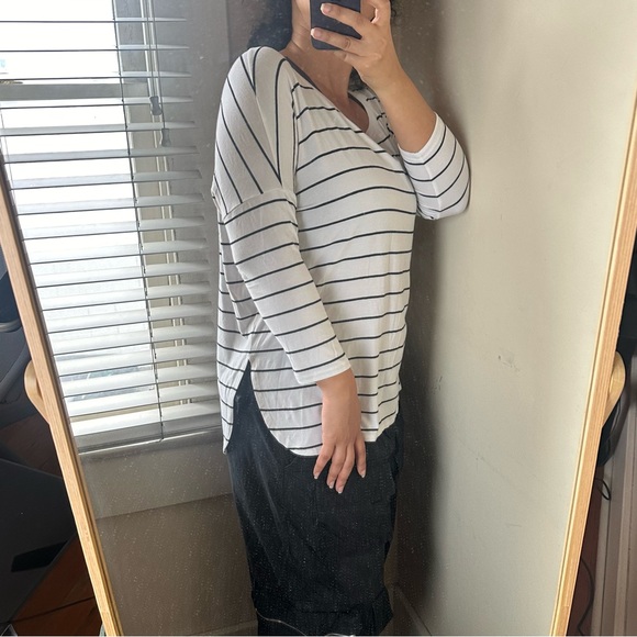 Club Monaco Black & White Stripe 3/4 Sleeve Batwing Crew Neck Curved Hem Medium - Picture 8 of 11